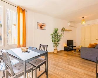 T2 Halles & Cathédrale - Centre historique - Clim - Wifi - Free parking sur demande - Béziers - Dining room