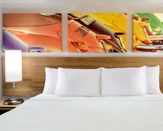 Hotel Bo, a Days Inn by Wyndham Chattanooga Downtown - Chattanooga - Habitación