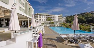 Best Western Plus Ajaccio Amiraute - Ajaccio - Pool