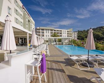 Best Western Plus Ajaccio Amiraute - อาฌักซีโย - สระว่ายน้ำ