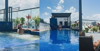 Santa Grand Hotel East Coast - Singapur - Pool