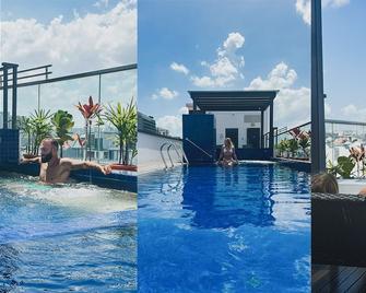 Santa Grand Hotel East Coast - Singapur - Pool
