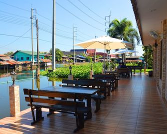 Golden Foyer Suvarnabhumi Airport Hotel - בנגקוק - פטיו