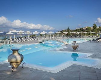 Dionysos Village Resort - Lassi - Piscine