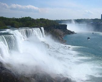 Great Gorge Guesthouse - Walk to the Falls, the Casino and all Downtown Restaurants - Across from the Aquarium - Cataratas del Niágara