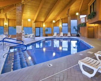 Quality Inn Marshall near I-69 - Marshall - Piscina