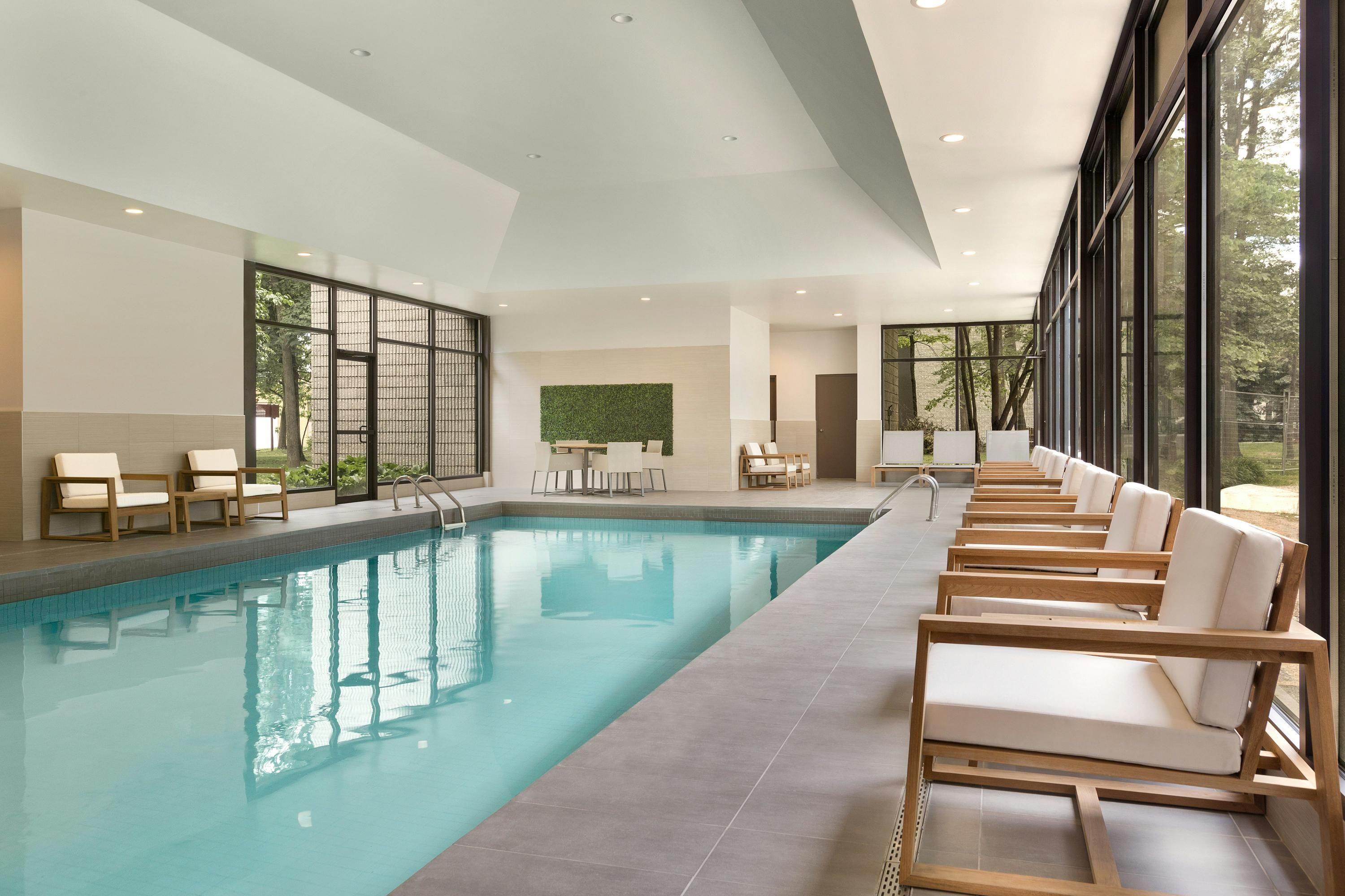 DoubleTree by Hilton Toronto Airport West - מיסיסאוגה - בריכה