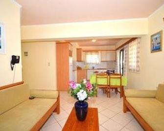 Aloni Suites - Chorafakia - Camera da letto