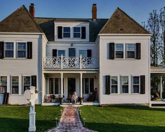 Newport - Exclusive Renfrew Park Beach House Waterview Apartment, Central A/C - Middletown - Bina