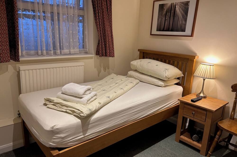 Oakwood Bed and Breakfast Heathrow - West Drayton - חדר שינה