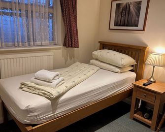 Oakwood Bed and Breakfast Heathrow - West Drayton - Bedroom