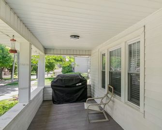 Spacious Home with a Family Game Room - Libertyville - Balkon