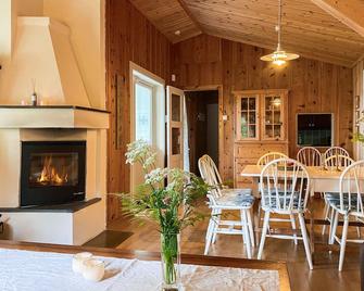 4 bedroom beach front home in Skodje - Skodje - Comedor