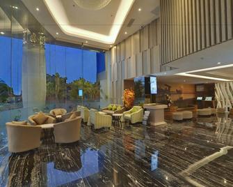 Platinum Adisucipto Hotel & Conference Center - Yogyakarta - Lobby