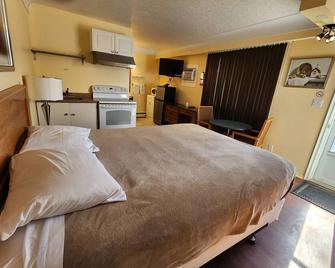 Sunparlor Motel - Leamington - Bedroom