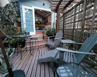 Cosmopolitan Studio in Upscale Historic Neighborhoodbrbr - Seattle - Patio