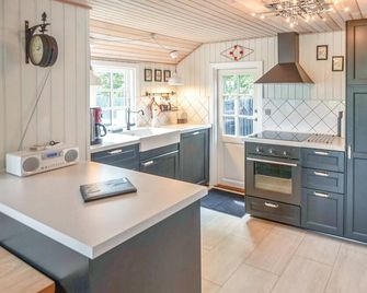 Stunning Home In Nyborg With House Sea View - Nyborg - Küche