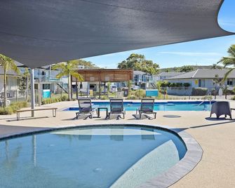 Seaside Holiday Resort - Shoal Bay - Pool