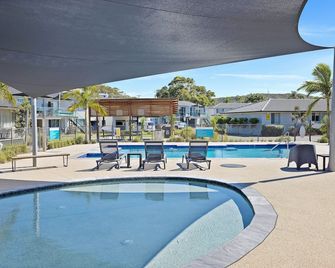 Seaside Holiday Resort - Shoal Bay - Pool