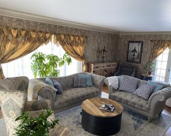 Amazing enchanting historic property - New London - Sala de estar