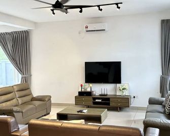 Hom Villa 16-25 pax - Bandar Penawar - Obývací pokoj