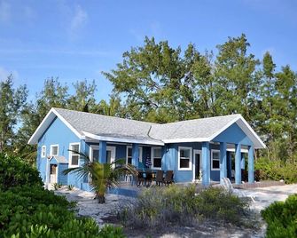 Enjoy the most beautiful beach on the Island! Steps from amazing white sand. - Moss Town - Edificio