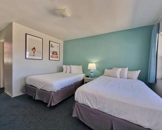 Ocean Holiday Motel - Daytona Beach - Bedroom