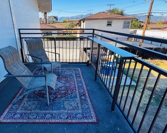 Lanai Motel - Alhambra - Balcón