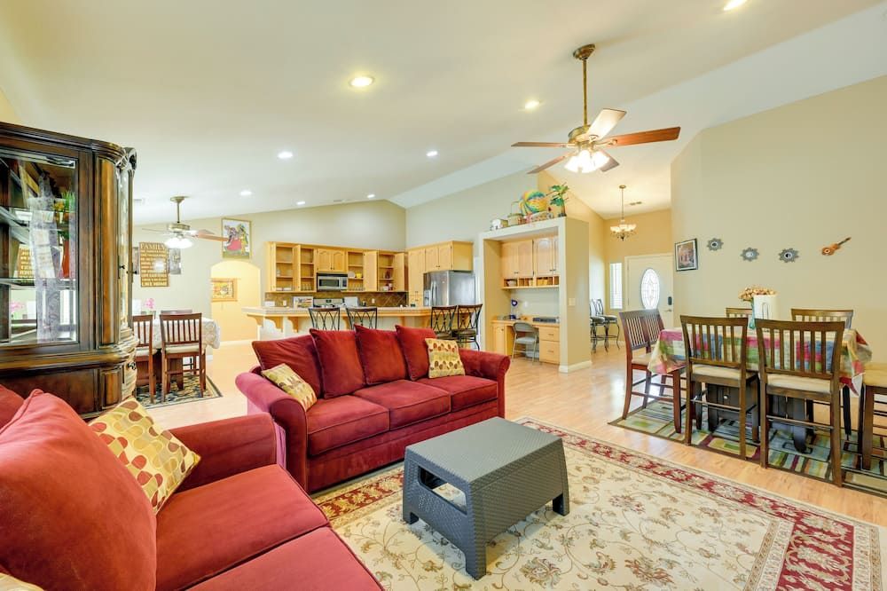 Porterville Getaway w/ Patio + Valley Views! - Porterville - Sala de estar