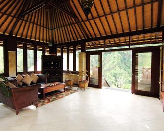 Bagus Jati Health & Wellbeing Retreat - Payangan - Obývací pokoj