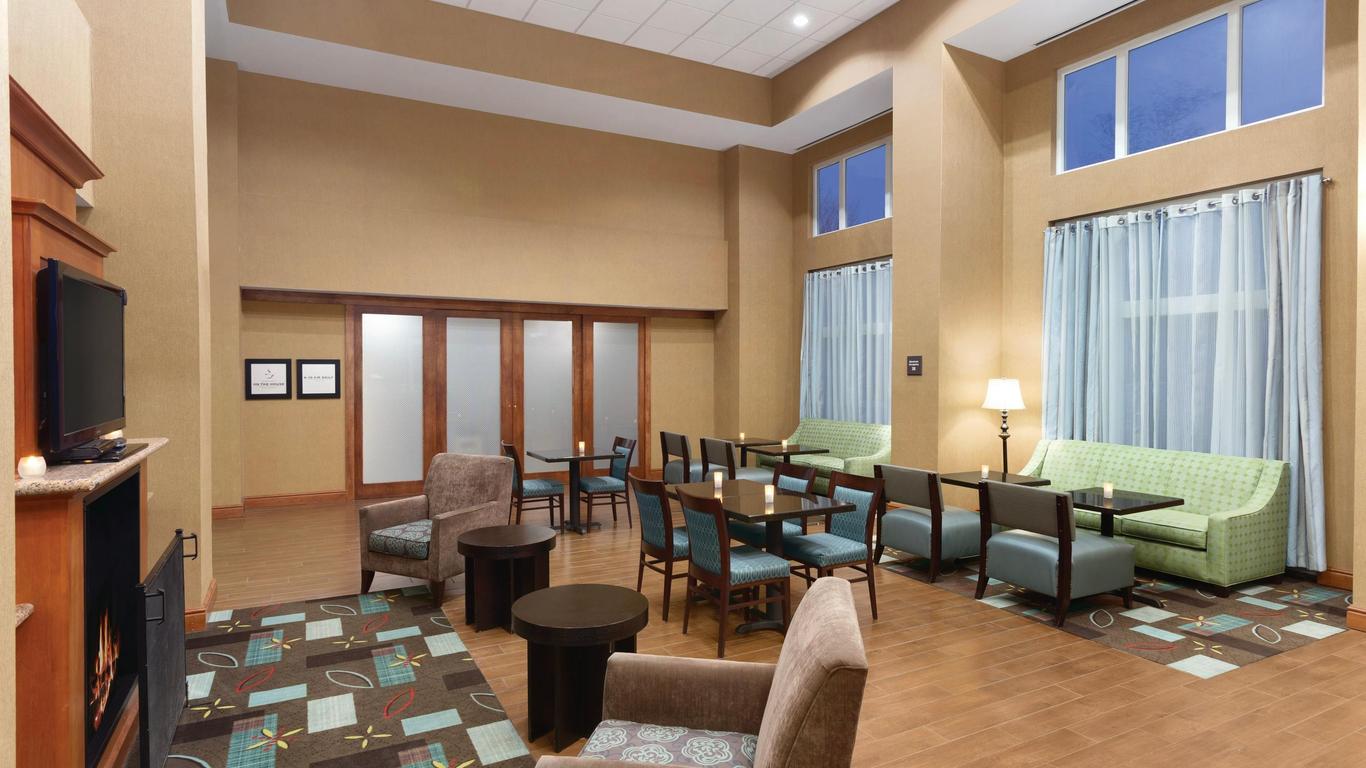 Hampton Inn & Suites Greenfield