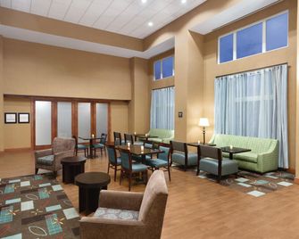 Hampton Inn & Suites Greenfield - Greenfield - Lounge