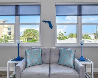 Oceans 13 Condo D - Saint Augustine Beach - Sala de estar