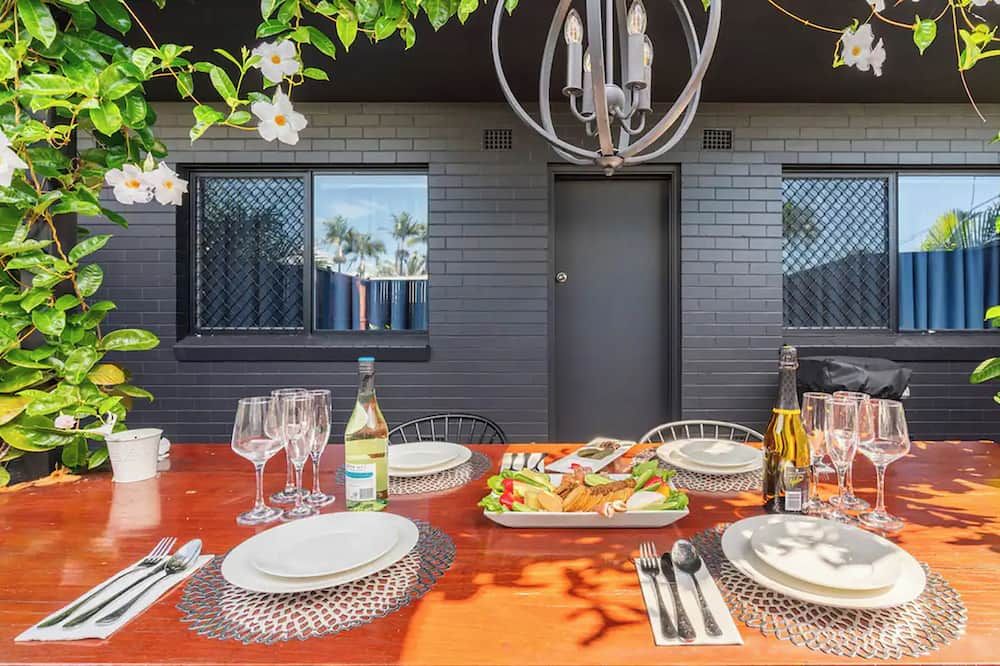 549 Apartments - Urangan