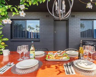 549 Apartments - Urangan