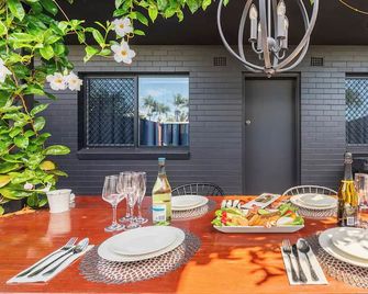 549 Apartments - Urangan