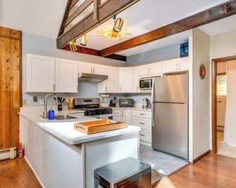 Haverhill Mtn Retreat: Hike, Ski, Relax in Hot Tub - Haverhill - Cocina