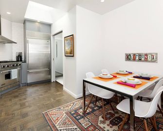 広々としたゴールデンゲートフラット、水に半ブロック、SFの楽しみに歩きやすい - サンフランシスコ - ダイニングルーム