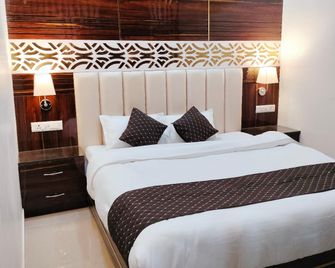 The Rai’s Palace - Hotel And Banquet - Mau - Bedroom