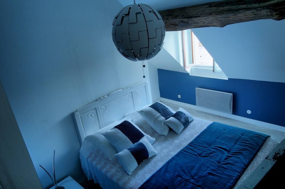 In the village of Bèze is a small quiet corner: Le Gîte des Remparts - Bèze - Bedroom