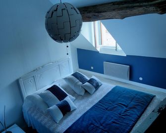 In the village of Bèze is a small quiet corner: Le Gîte des Remparts - Bèze - Bedroom