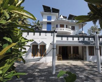 Taaraa Loca - Yoga , Spiritual n Dorms - Varkala