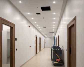 Konnect Inn Pod Hotel-Near Igi Airport & Opposite Ndls - 新德里 - 走廊