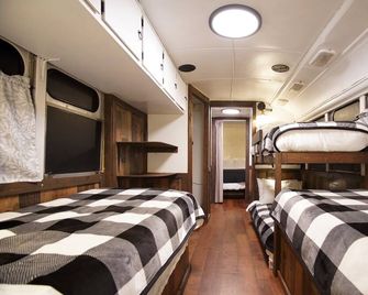 Unique Cabin Oasis: Fully-Gated, Pet-Friendly, King Bed - Milton-Freewater - Habitación
