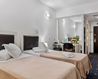 Hotel Charter Otopeni - Отопені - Спальня