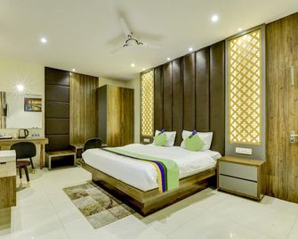 Treebo Winsome Resort with Swimming Pool - Ranchi - Bedroom