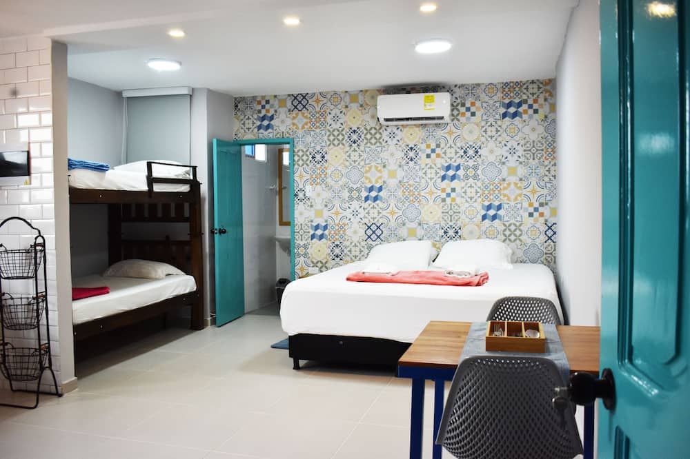 Hotel Aquarius thumbnail 3