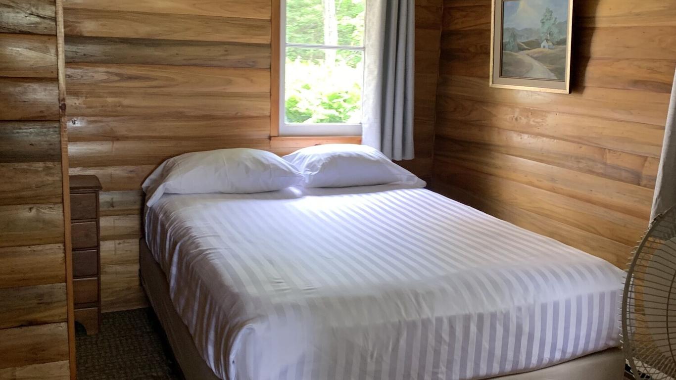 Colonial Bay Motel And Cottages