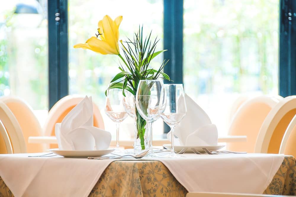 ساروتل بوتيك هوتل - تيرانا - مطعم