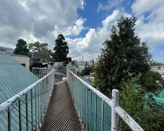 Bellevue Homestay - Shillong - Balcony